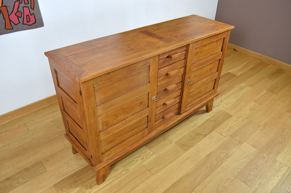 Buffet Bas Rene Gabriel 1950 – Meuble Sinistré, Bois Clair, 5 Tiroirs, 2 Portes